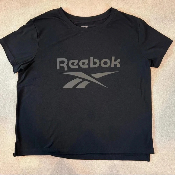 Reebok short sleeve t-shirt. Size small. Black. - Picture 1 of 6